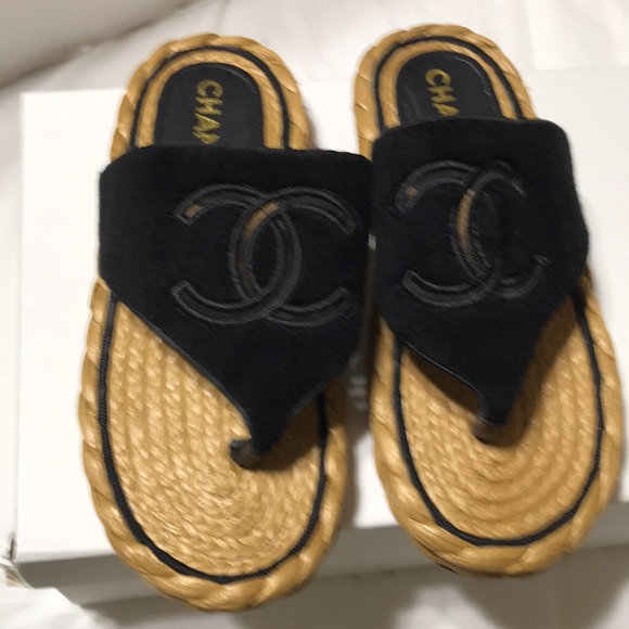 Chanel straw thong sandals. Made in Italy. EUC - Picture 2 of 12